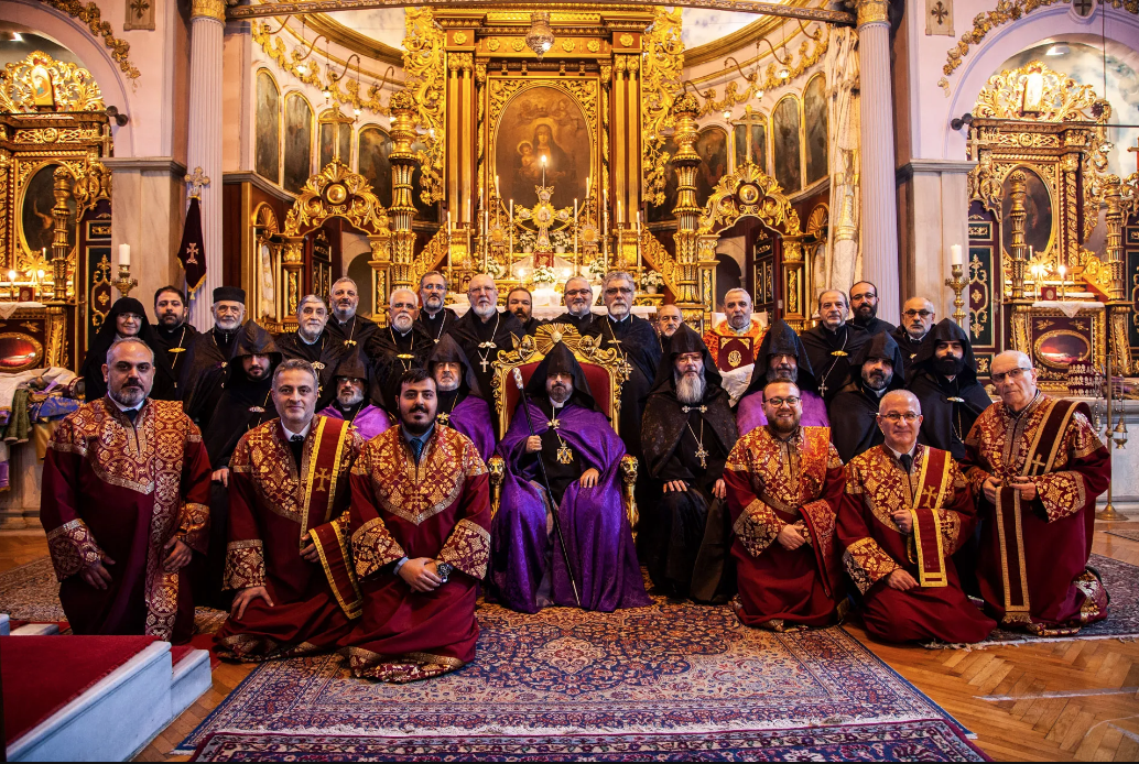 Vœux sacerdotaux en la cathédrale arménienne de Constantinople