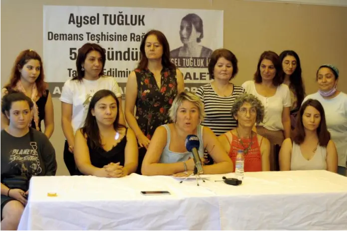 Des femmes demandent justice pour la politicienne Aysel Tugluk