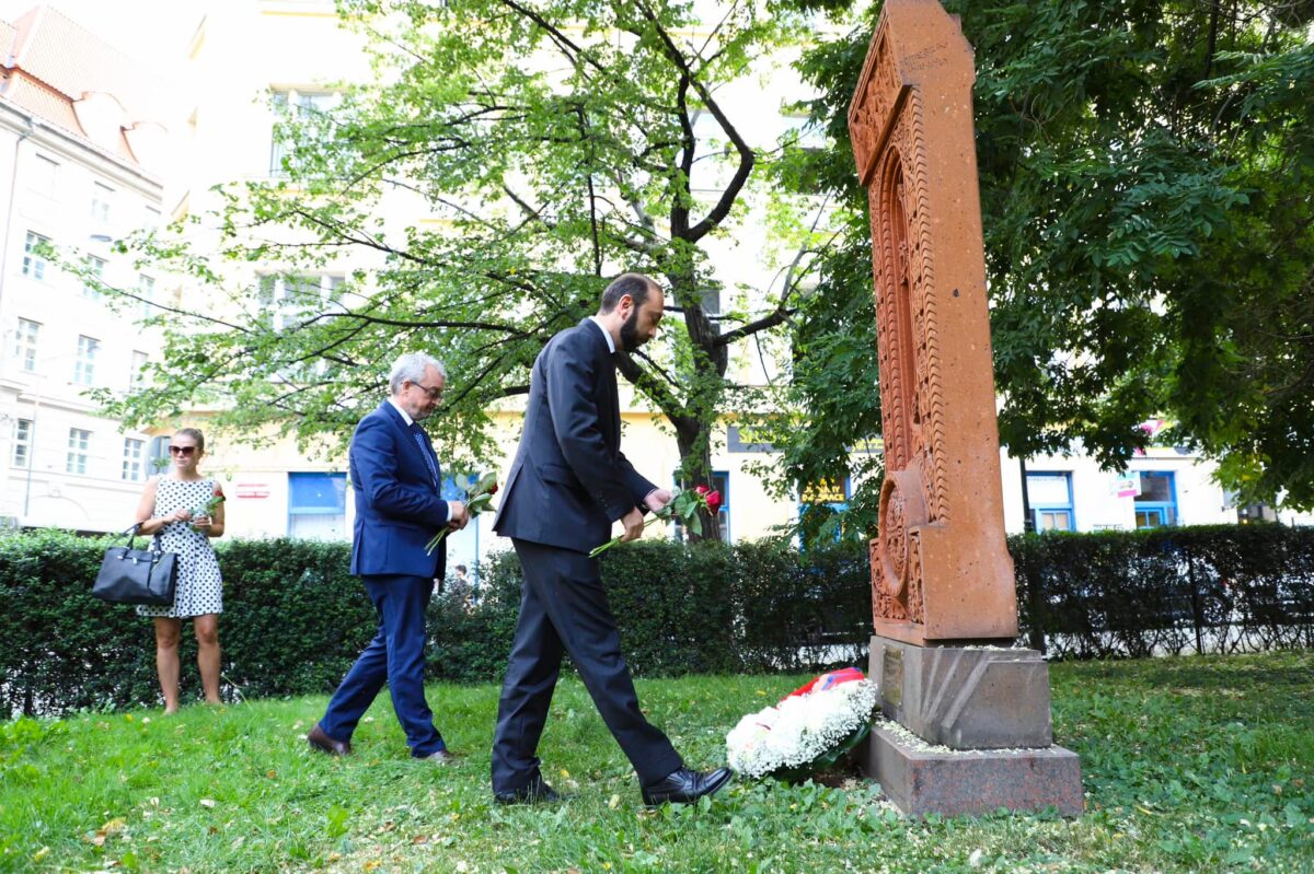 La visite d&rsquo;Ararat Mirzoyan en Tchéquie