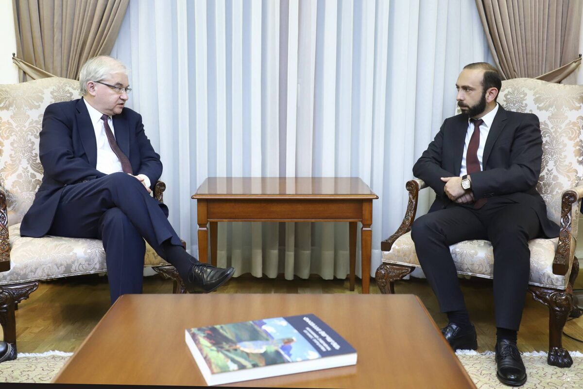 Ararat Mirzoyan et le coprésident russe du groupe de Minsk discutent de questions régionales