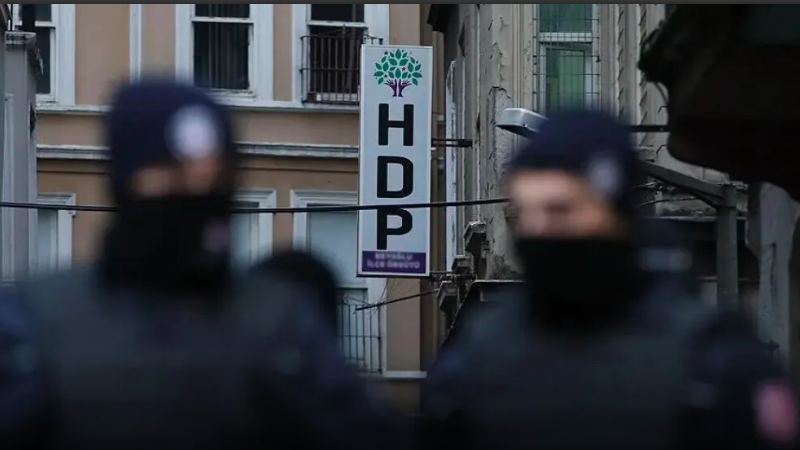 Neuf membres du HDP placés en garde à vue
