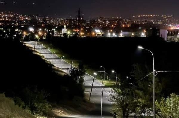 Réseau d&rsquo;éclairage depuis l&rsquo;arche d&rsquo;entrée de « Yerablur » jusqu’à l&rsquo;escalier de la colline sur 1,3 km