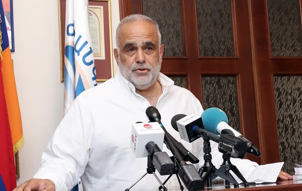 Hovannisian accuse le gouvernement arménien d&rsquo;avoir interdit l&rsquo;entrée au Karabakh