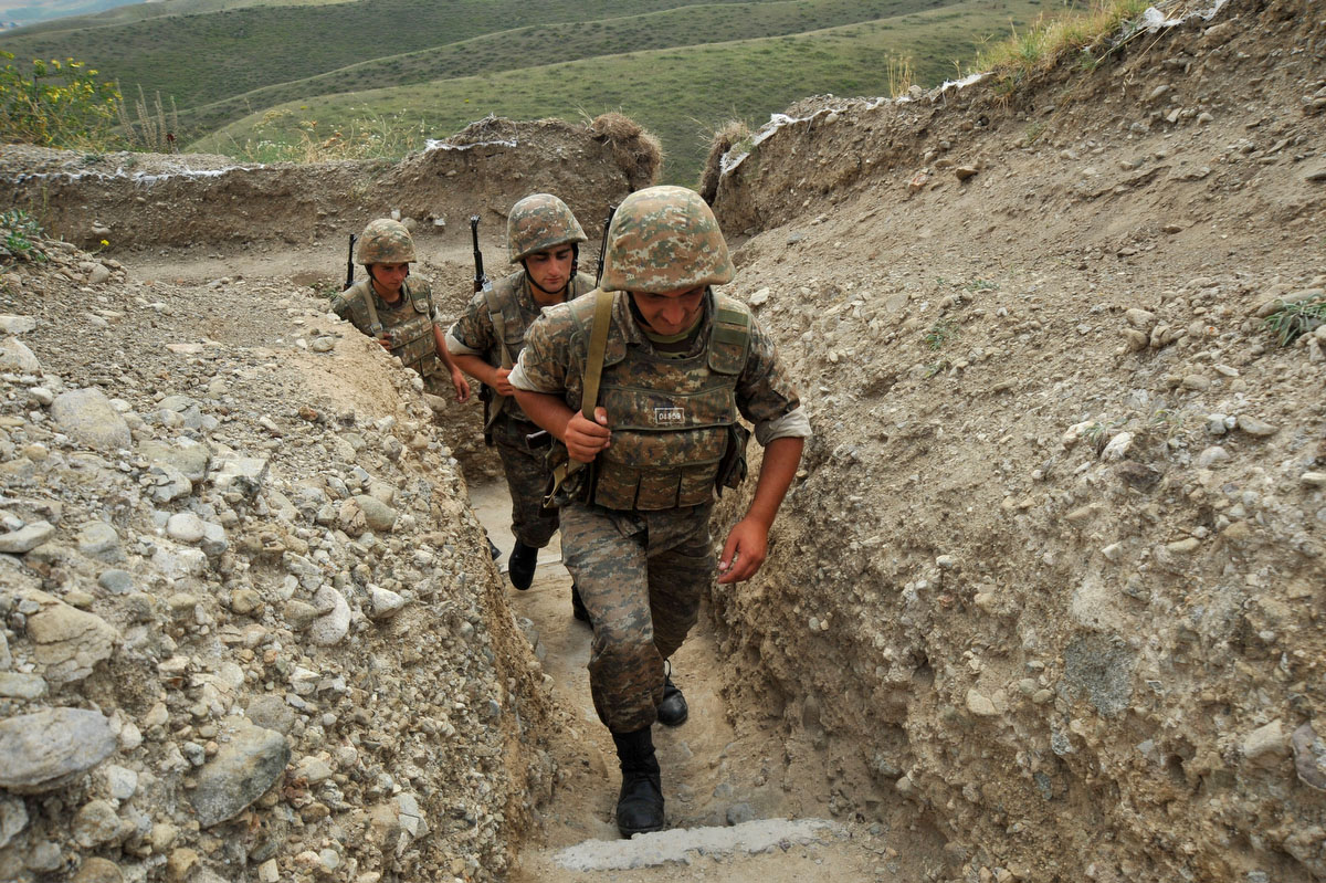 Deux soldats Arméniens grièvement blessés en Artsakh lors du maniement des armes
