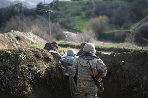 Le corps d&rsquo;un soldat Arménien tué a été retrouvé sur une position de défense à la frontière nord-est de Arménie