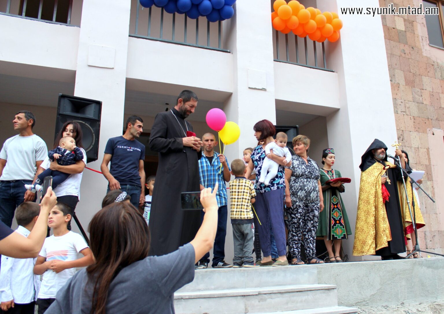 Des déplacés du village d’Aghavno (Artsakh) vont se réinstaller à Shurnukh (Syunik) en Arménie d&rsquo;autres familles reçoivent des habitations
