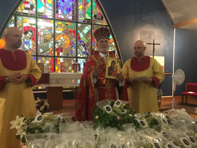 Bénédiction du raisin lors de la fête de l’Assomption de la Vierge à l’Eglise catholique arménienne de Valence