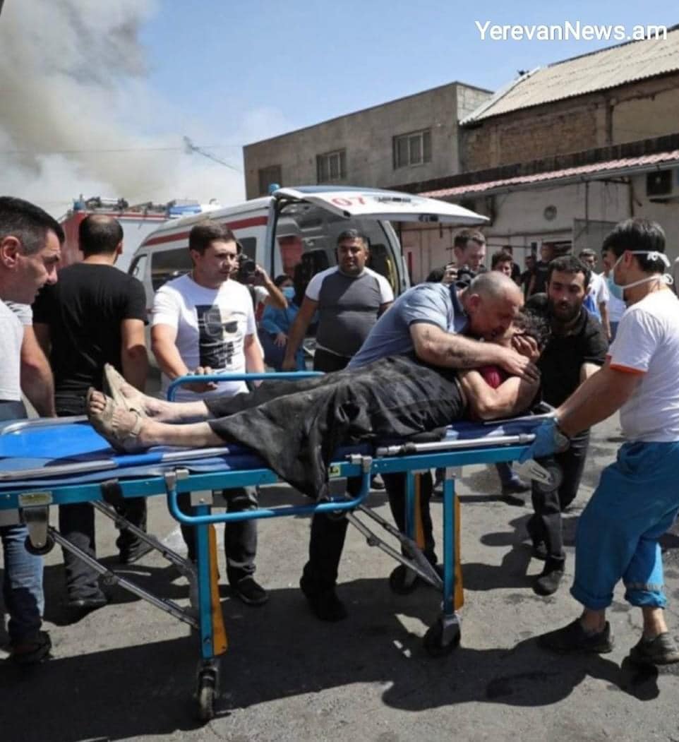 L’espoir de retrouver des survivants à l’explosion du centre commercial « Sourmalou » d’Erévan, une femme miraculée sortie des décombres ce matin