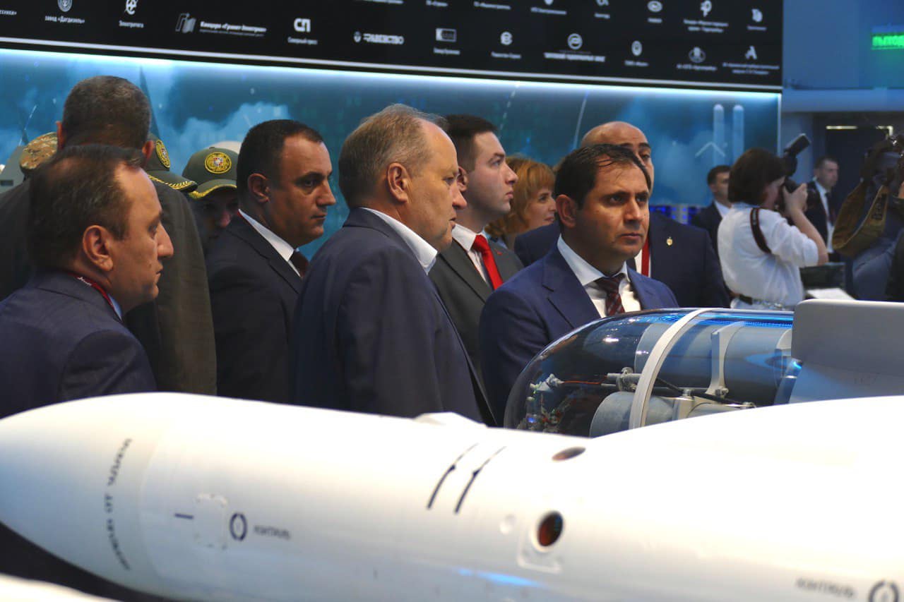 La visite officielle du ministre arménien de la Défense en Russie a commencé par l’exposition militaro-industrielle  « Army 2022 »