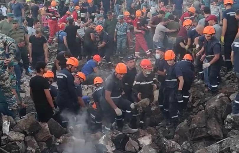 16 corps sortis des décombres de l’explosion du centre commercial « Sourmalou » dont une femme enceinte et sa fille