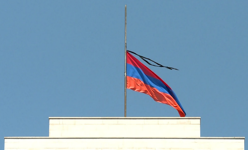 L&rsquo;Arménie pleure les victimes et poursuit les recherches de survivants.