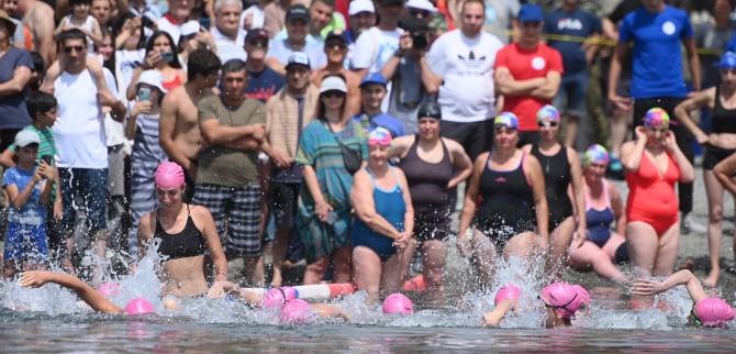 18 ressortissants étrangers parmi les participants au tournoi de natation de la Coupe du Premier ministre à Sévan