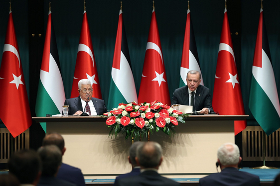 La Turquie reçoit Abbas après la reprise complète des relations avec Israël