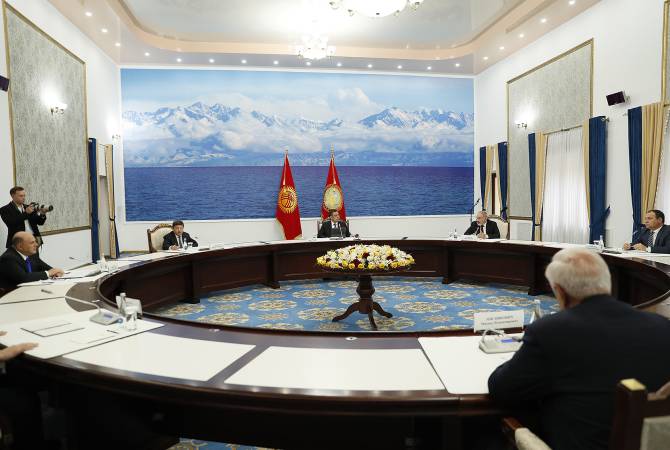 Nikol Pachinian rencontre le Président du Kirghizistan