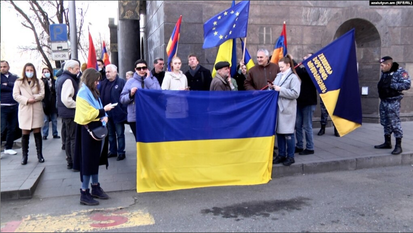 La police arménienne réprime une manifestation à Erevan contre la guerre de Poutine en Ukraine
