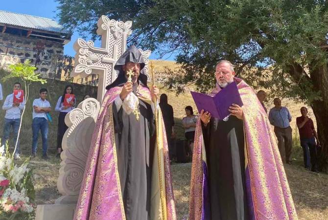 Au village de Ddmashen (Arménie) un khachkar a été érigé et béni à la mémoire des Arméniens morts lors des trois guerres de l&rsquo;Artsakh