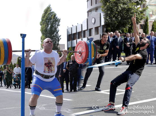 Records du monde réalisés par les pompiers-secouristes d’Arménie, Zorik Poghosyan et Yuri Sakunts