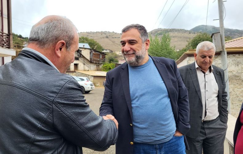 Ruben Vardanyan a visité les villages près de Berdadzor (Artsakh) et a rencontré les habitants