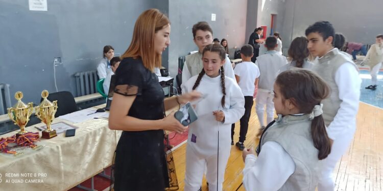 La double championne olympique d’escrime, l’arméno-russe Yana Egorian a assisté à un tournoi d&rsquo;escrime à Erevan