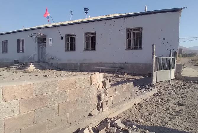 À la suite des bombardements azéris à Sotk, le bâtiment de la salle communale a été endommagé, plusieurs maisons ont été incendiées