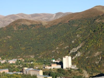 Actuellement les bombardements sur la ville de Jermuk (Arménie) ont cessé affirme le maire Vahagn Arsenyan