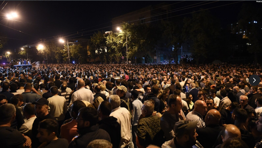 Des milliers de personnes se réunissent à Erevan pour demander la démission de Pachinian, suspecté de préparer le terrain à de nouvelles concessions