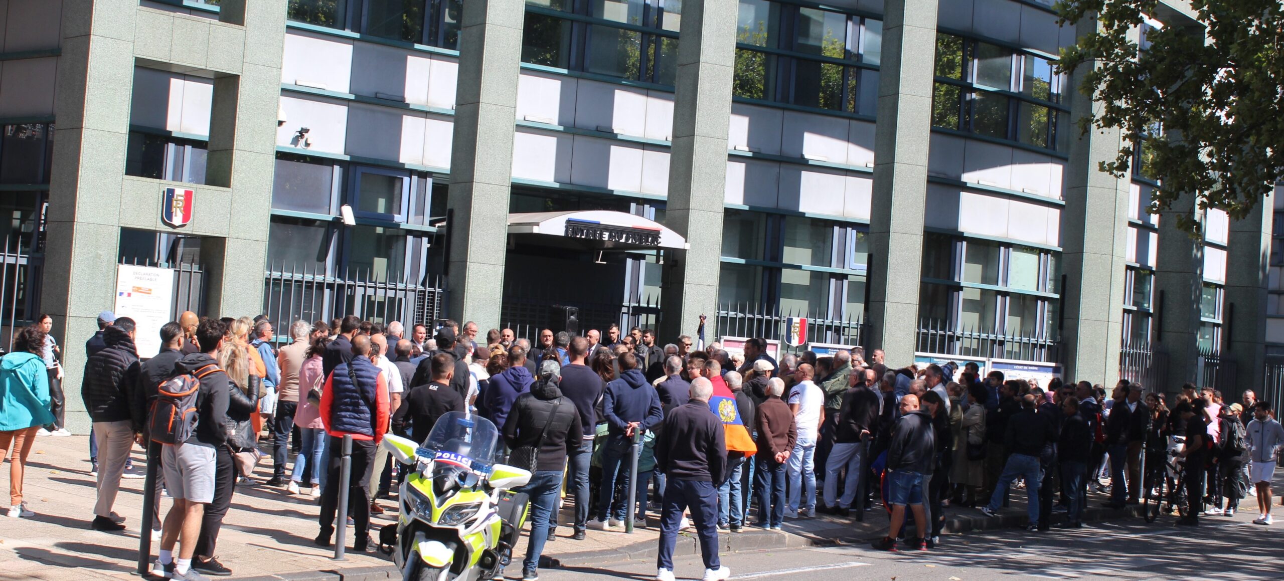 Plusieurs centaines de personnes à Valence (Drôme) au rassemblement pour la paix en Arménie