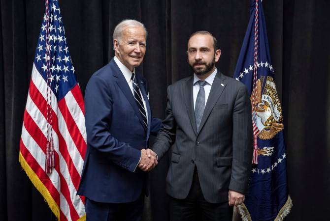 Ararat Mirzoyan le ministre arménien des Affaires étrangères et le président américain Joe Biden ont eu une brève conversation à New York