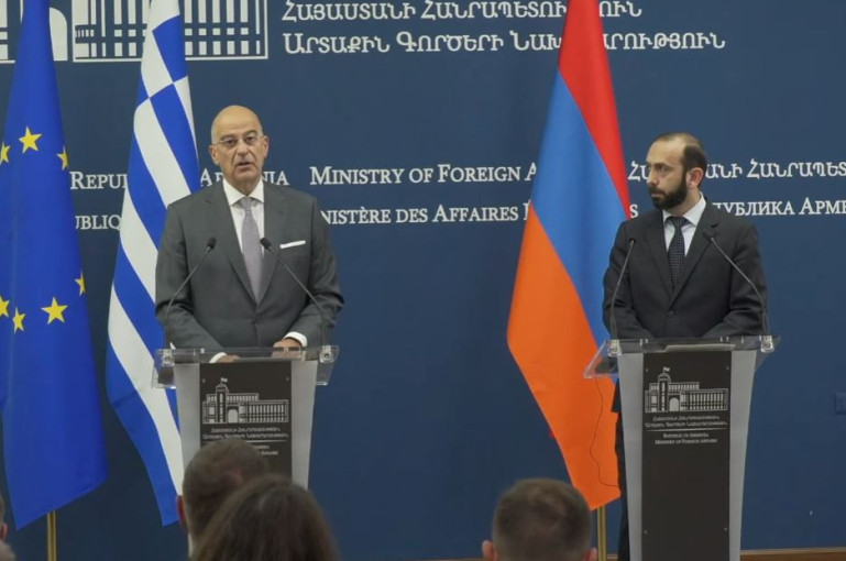 A Erévan le ministre grec des Affaires étrangères affirme que ceux qui veulent redéfinir les cartes échoueront