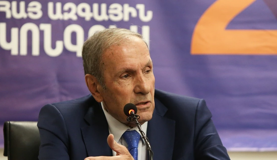 Ter-Petrosian souhaite un dialogue entre le gouvernement arménien et l&rsquo;opposition