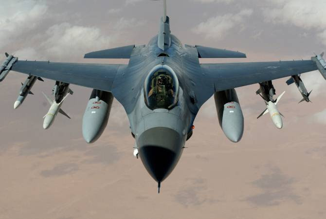 Bloquer les ventes de F-16 à la Turquie