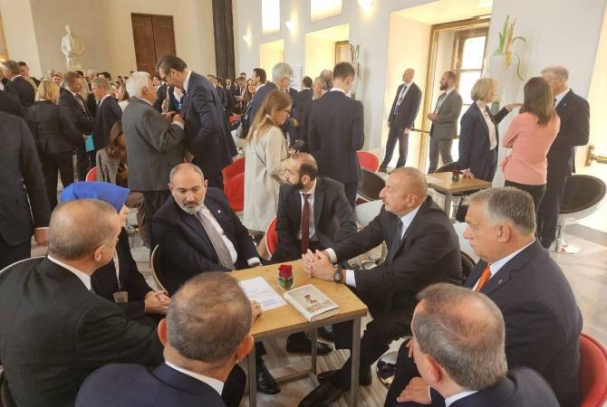 Nikol Pachinian a eu ce matin de brefs entretiens avec Macron, Erdogan et Aliev à Prague