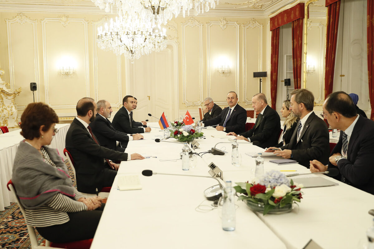 Les dirigeants arméniens et turcs tiennent leur toute première réunion