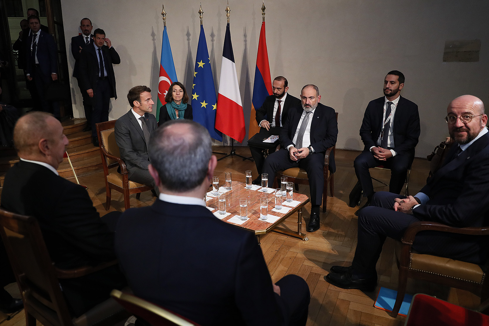 Naissance à Prague de la Communauté politique européenne, « unie » face à Moscou