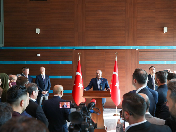 Mevlut Cavusoglu s&rsquo;en prend aux Français d&rsquo;origine arménienne