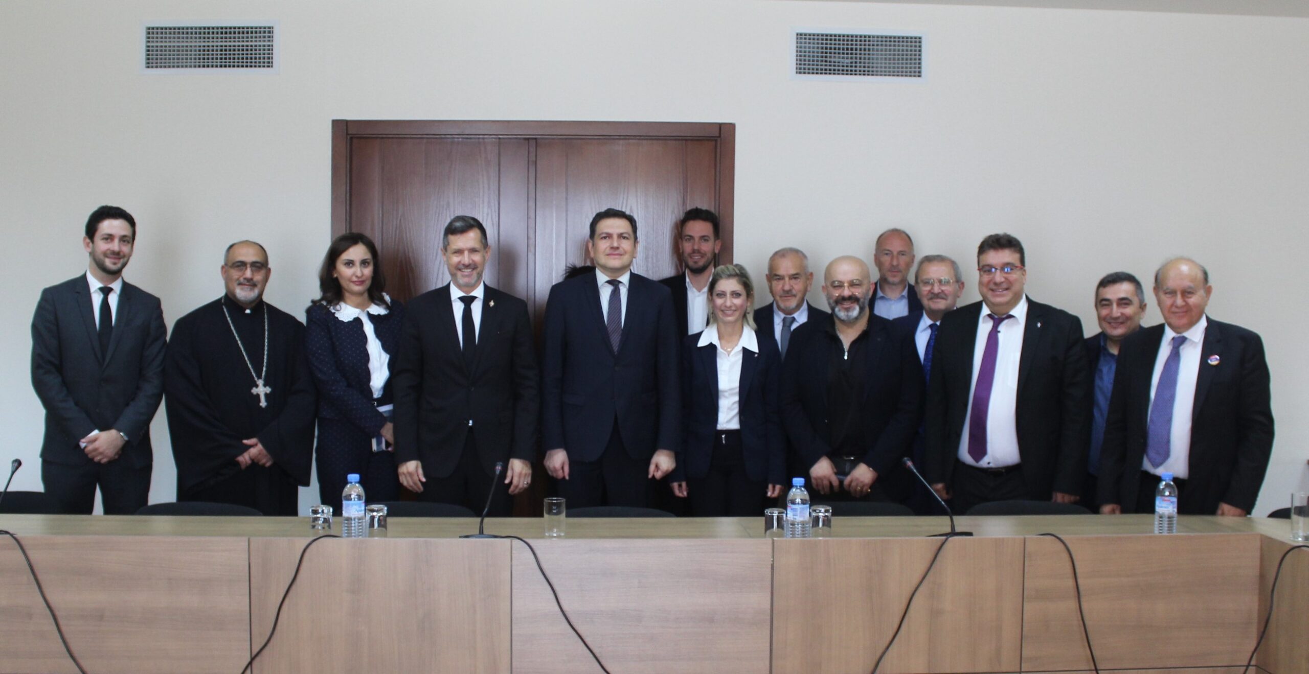 La délégation de Valence au ministère des Affaires étrangères d’Arménie reçue par le vice-ministre Paruyr Hovhannisyan