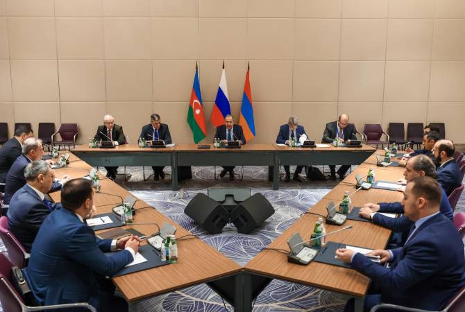 La réunion entre les ministres des Affaires étrangères arménien, russe et azerbaïdjanais débute