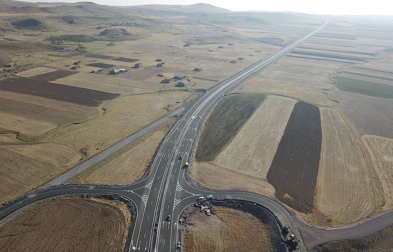 Le tronçon Talin-Landjik de la route Nord-Sud photographiée du ciel