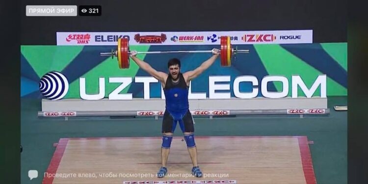Garik Karapetyan (Arménie) champion d’Europe d’haltérophilie (-20 ans) devant un Turc mauvais perdant qui a mal supporté le drapeau et l’hymne arménien