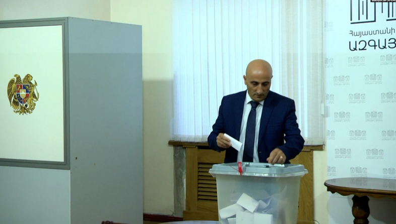 L&rsquo;opposition va contester la nomination « illégale » du principal responsable des élections en Arménie