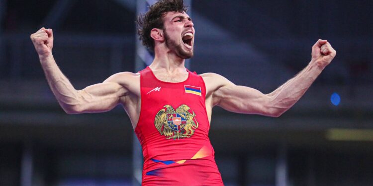 Arsen Harutyunyan offre à l’Arménie son deuxième titre mondial de lutte libre des moins de 23 ans