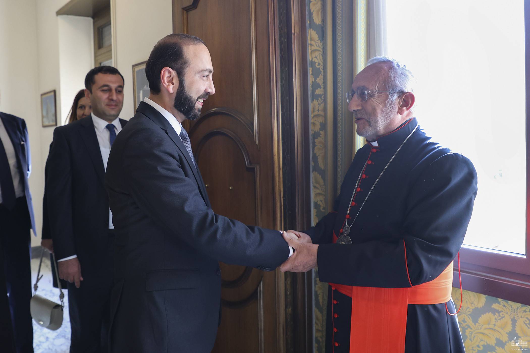 Le Ministre des Affaires étrangères d’Arménie reçu par le Patriarche des Arméniens catholiques