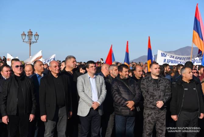 Le président de l&rsquo;Artsakh et les ex-présidents Sahakyan et Ghukassian ont participé à la manifestation de Stepanakert