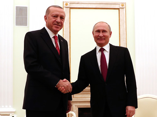 Erdogan vante sa relation de « confiance et solidarité » avec Poutine