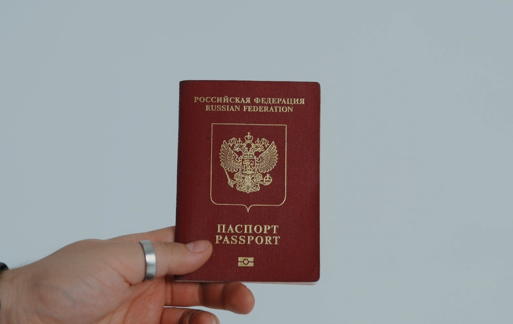 L&rsquo;UE ne reconnaîtra plus les passeports russes délivrés en Ukraine