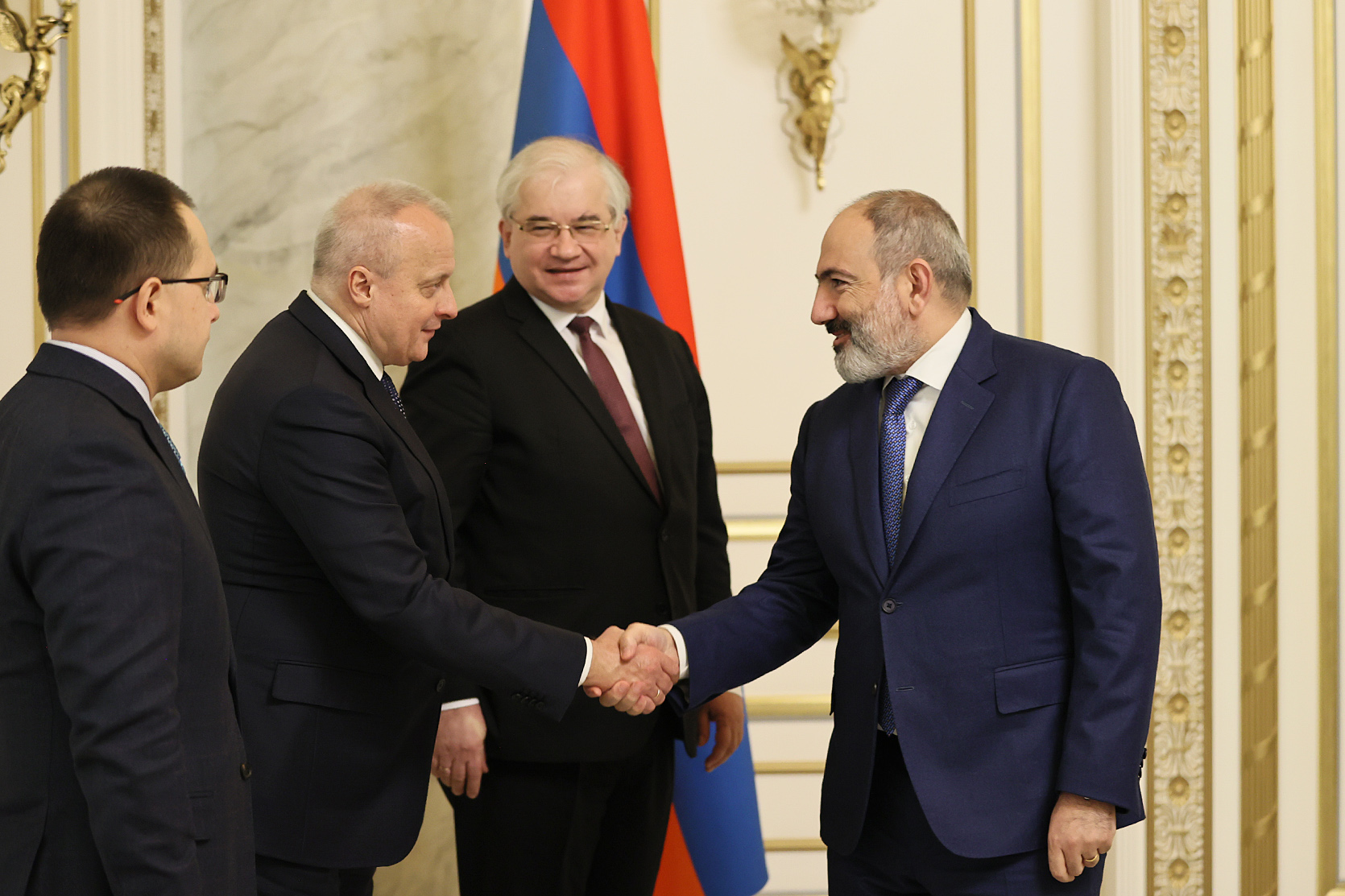Pachinian réitère le soutien d’Erevan aux propositions russes de paix