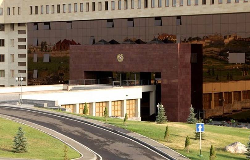 Désinformation de l’Azerbaïdjan qui affirme que l’armée arménienne a tiré sur ses positions frontalières