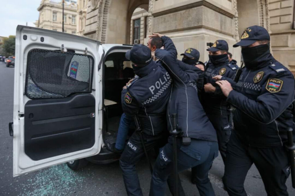 Un opposant azéri condamné à trente jours de prison pour avoir manifesté