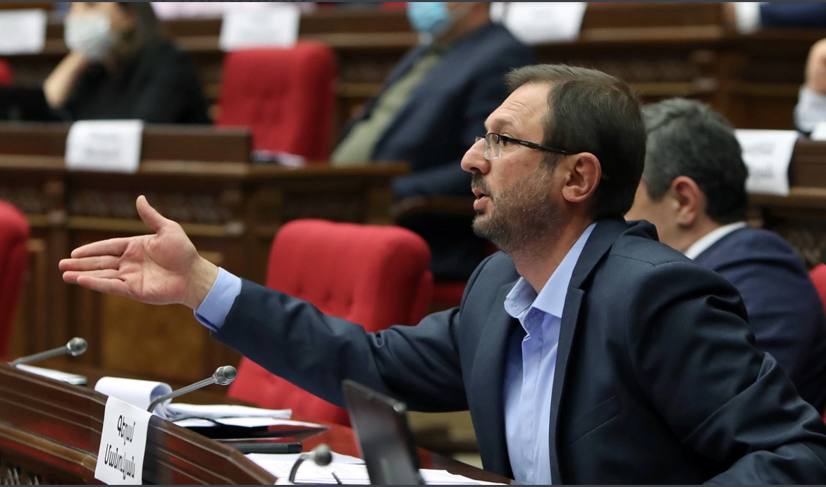 L’opposition veut initier une séance spéciale au Parlement arménien sur les négociations avec Bakou