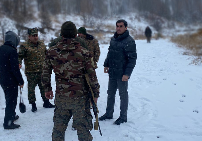 Les soldats Arméniens servant à Jermuk sont également accompagnés de groupes de volontaires
